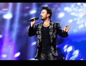 Tarkan que canta