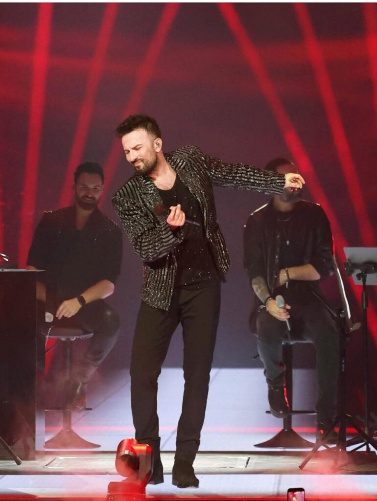 Tarkan dress Volkswagen Arena Istanbul